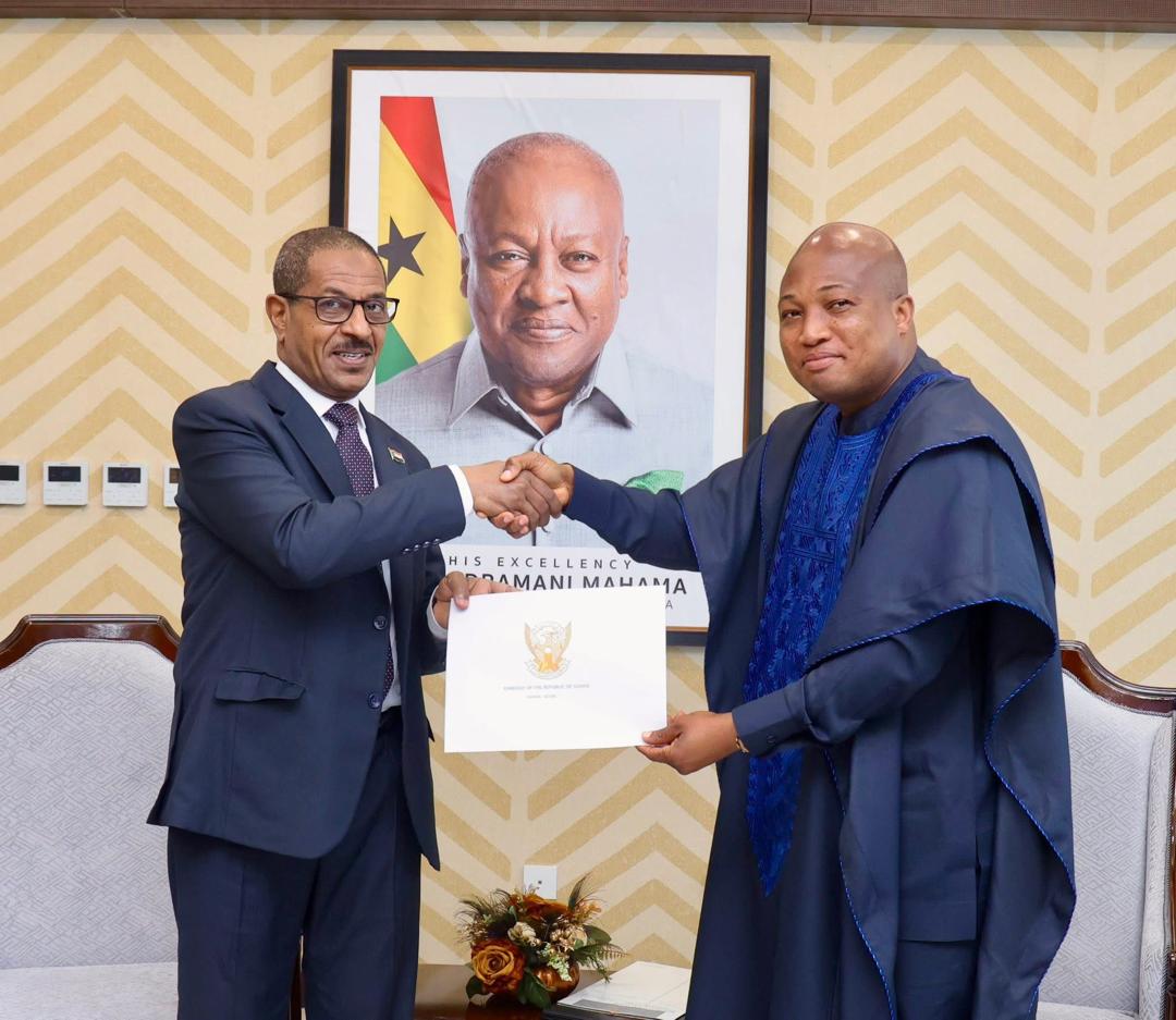 سفير السودان بالهند يقدم أوراق اعتماده